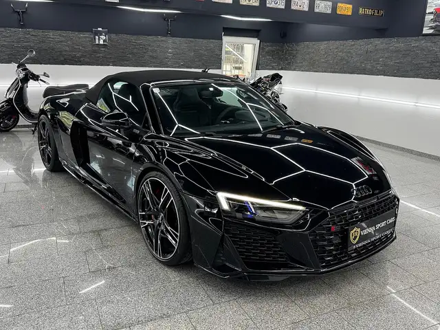 Audi R8 view 8