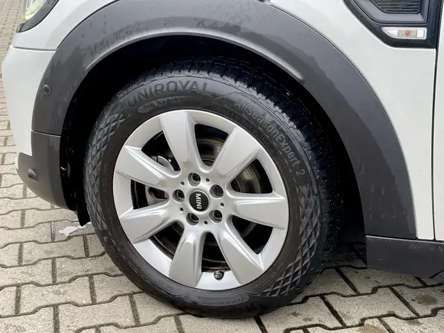 Mini Cooper Cooper view 9