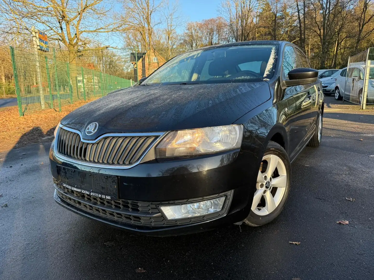 Skoda Rapid/Spaceback Ambition Limousine+Klimaautomatik+ Schwarz - 1