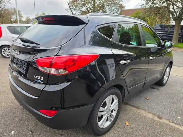 Hyundai Ix35 view 3