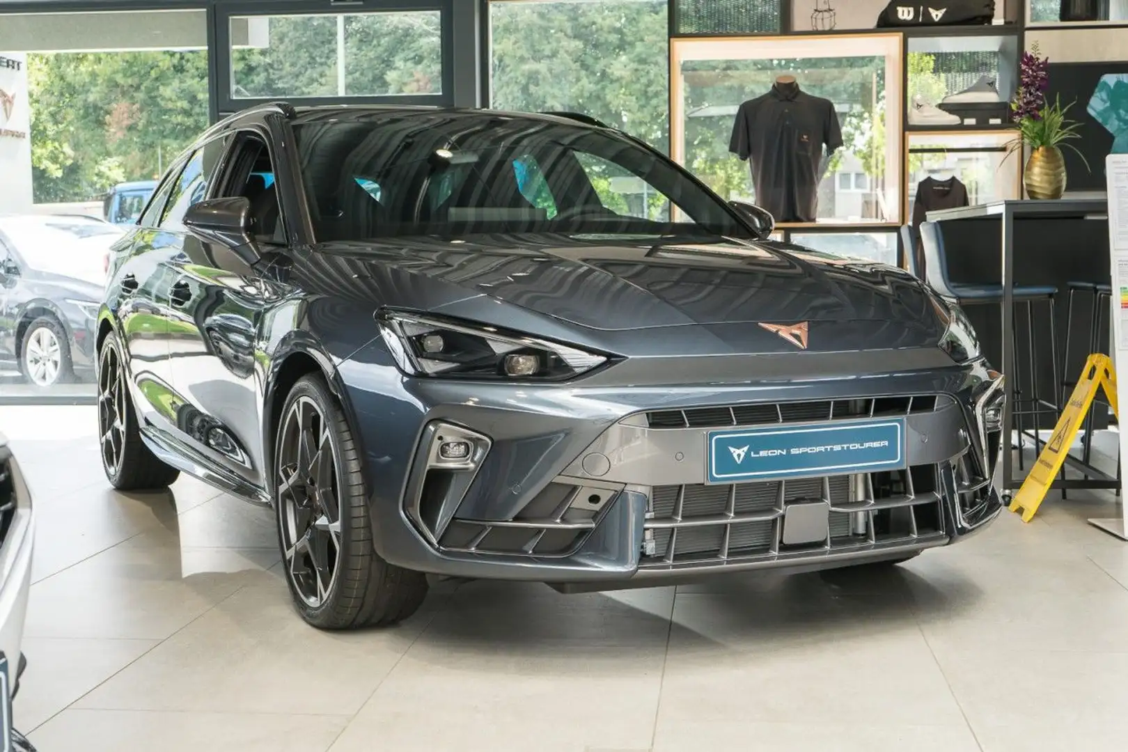 CUPRA Leon ST DSG 1.5 eTSI Pano+Dinamica+eKlappe+Matri Grau - 2