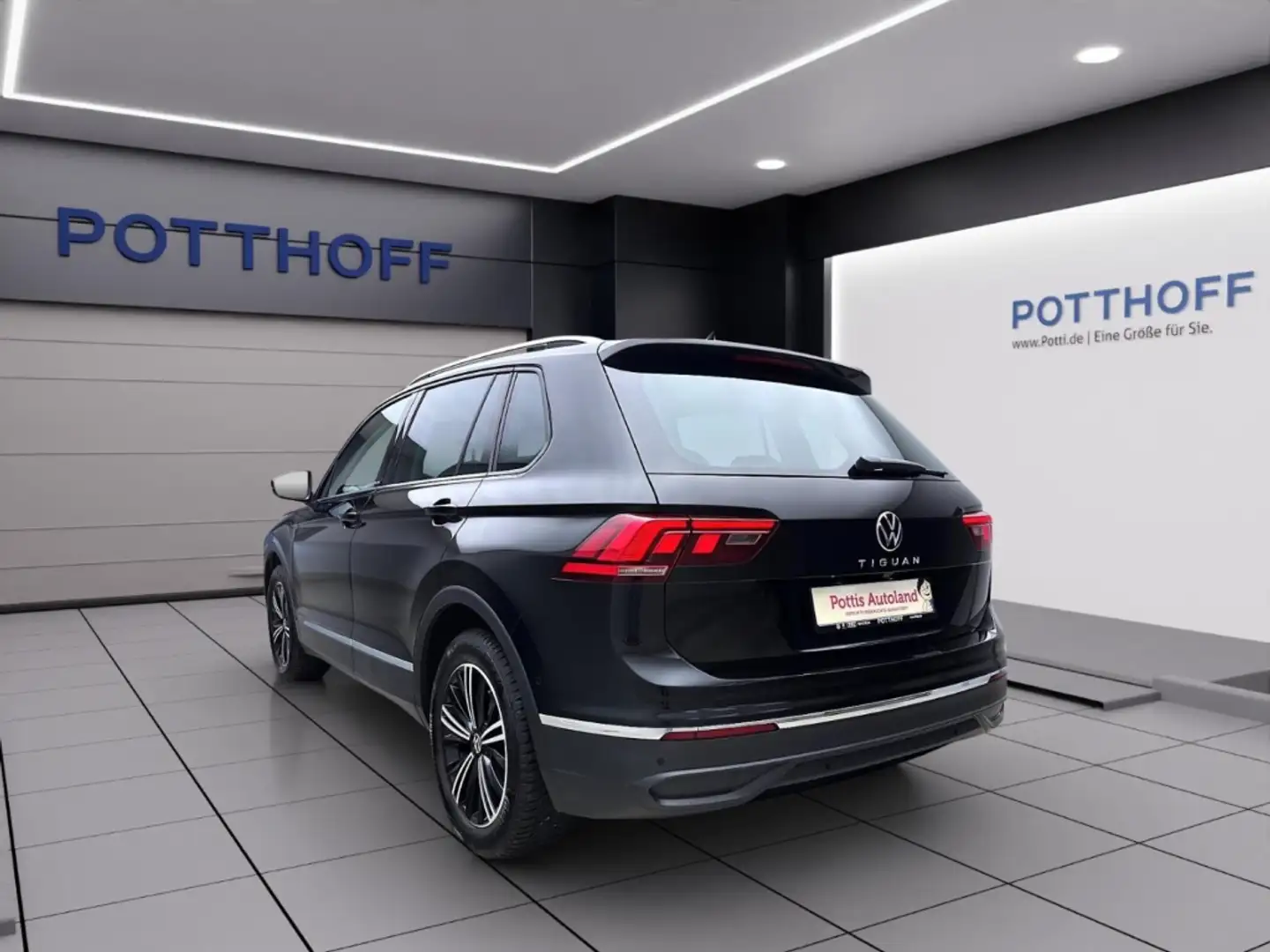 Volkswagen Tiguan 1.5 TSI ACTIVE NAVI KAMERA PDC SITZHZG Schwarz - 2