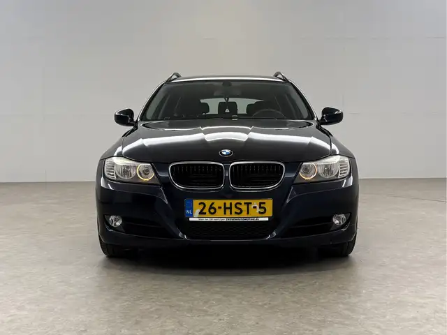 BMW 3 Series view 5