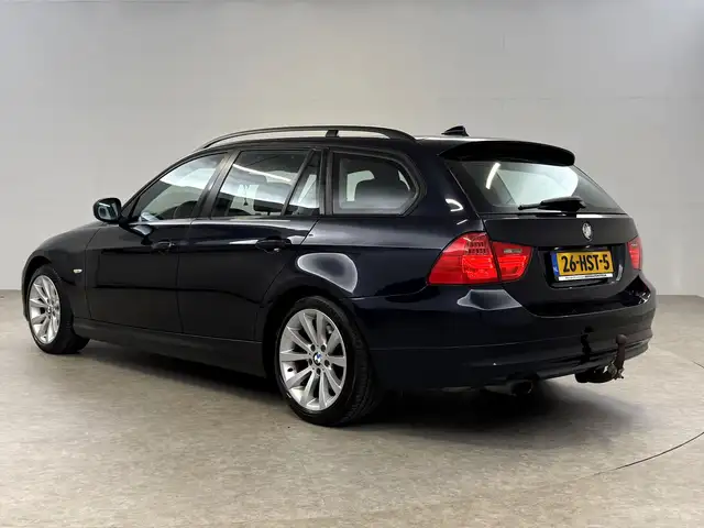 BMW 3 Series view 3