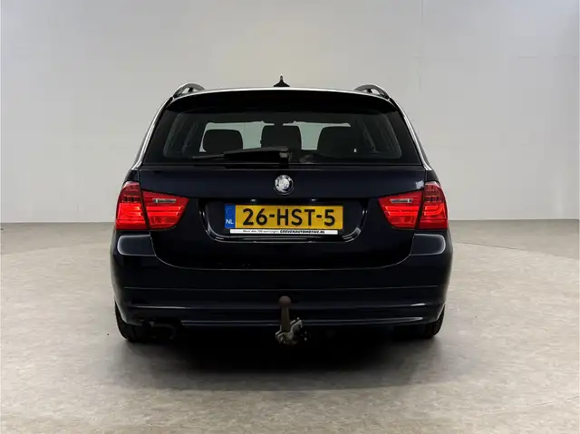 BMW 3 Series view 6