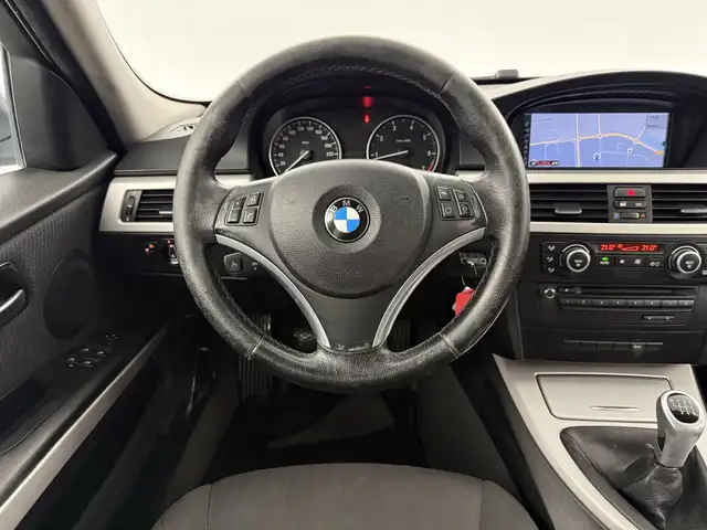 BMW 3 Series view 14