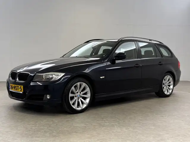 BMW 3 Series view 10