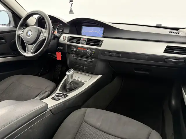 BMW 3 Series view 4