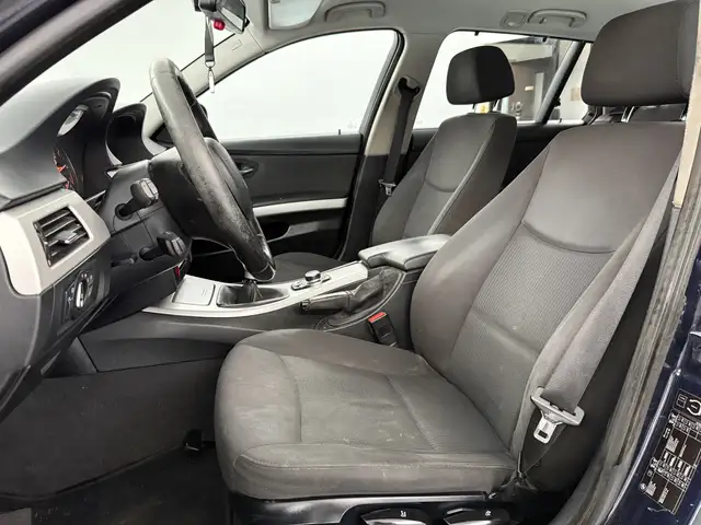 BMW 3 Series view 29
