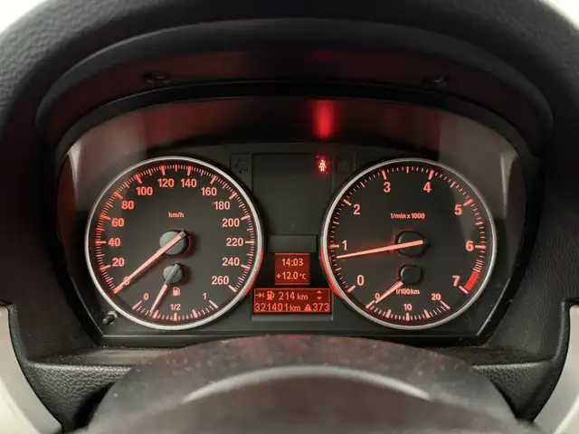 BMW 3 Series view 16