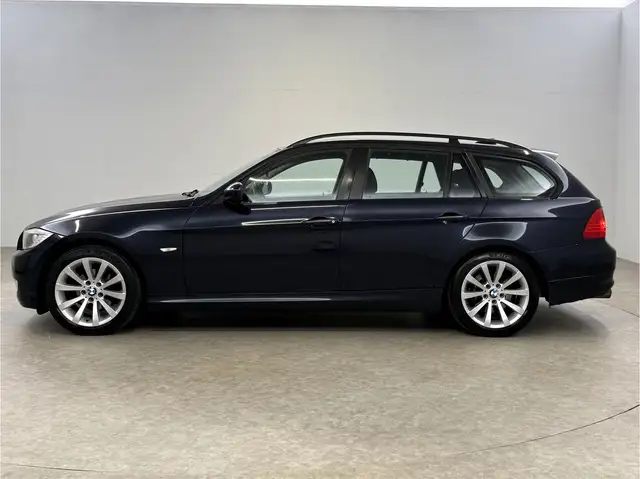 BMW 3 Series view 8