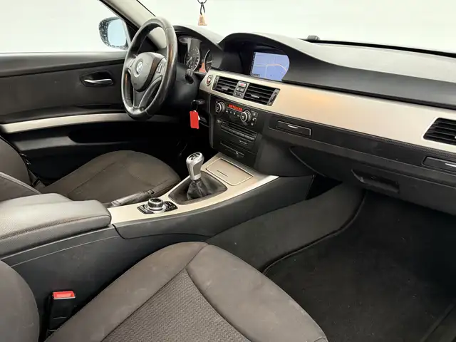 BMW 3 Series view 13
