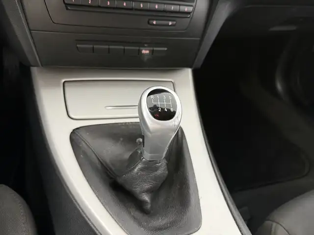 BMW 3 Series view 28