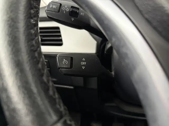 BMW 3 Series view 23