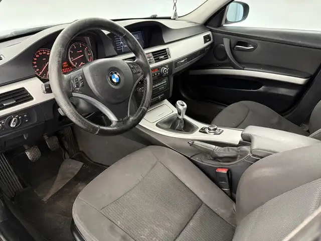 BMW 3 Series view 12