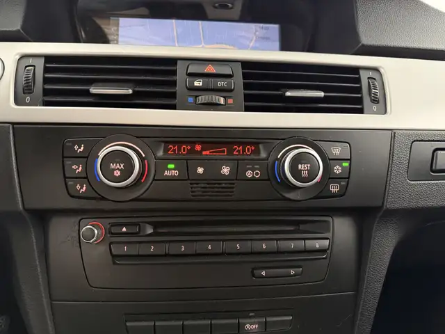 BMW 3 Series view 24