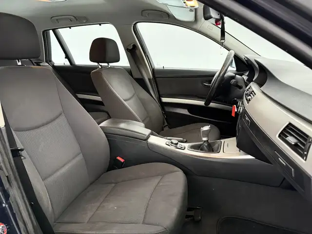 BMW 3 Series view 30