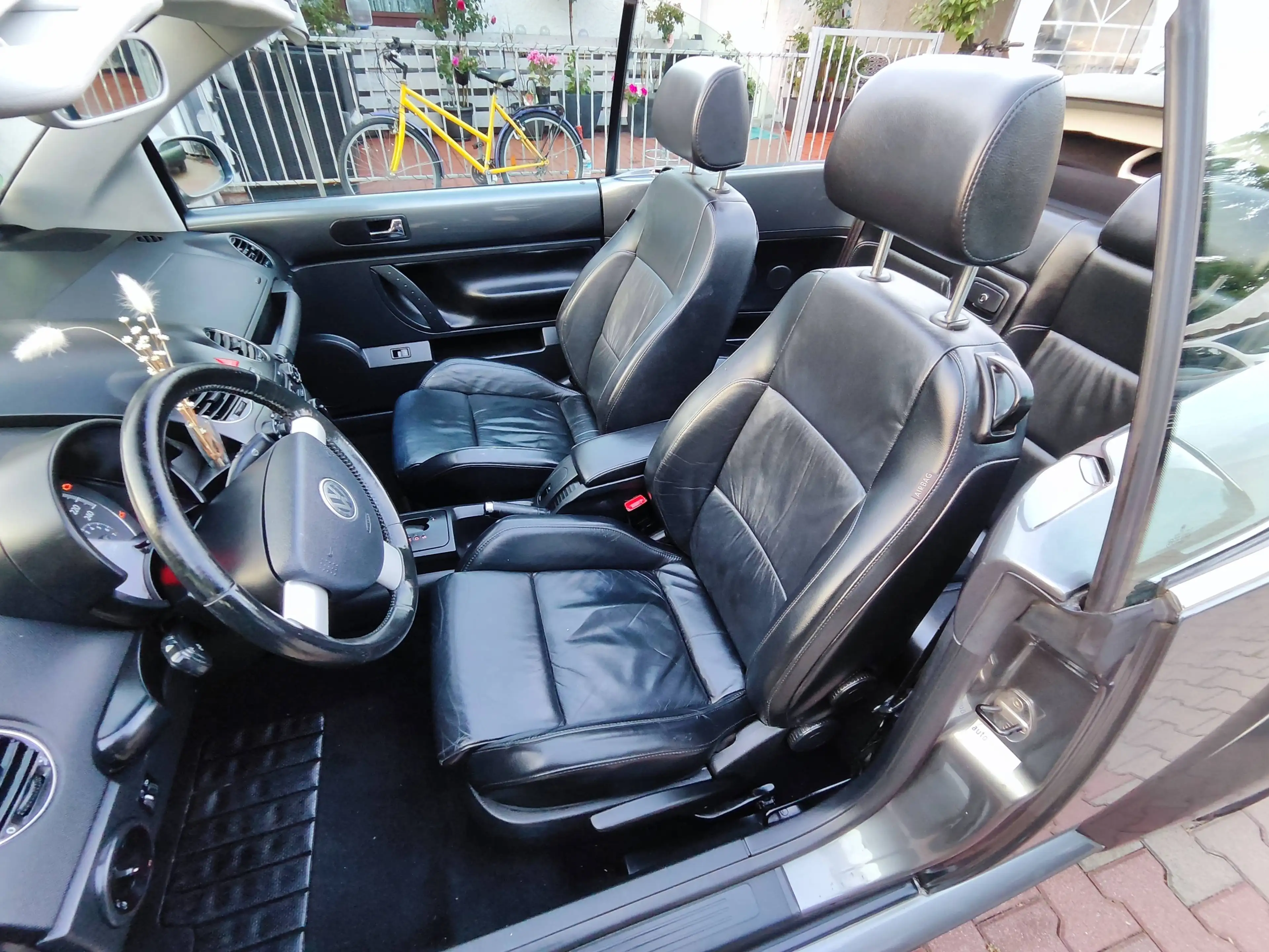 Volkswagen New Beetle 2.0 — photo 9