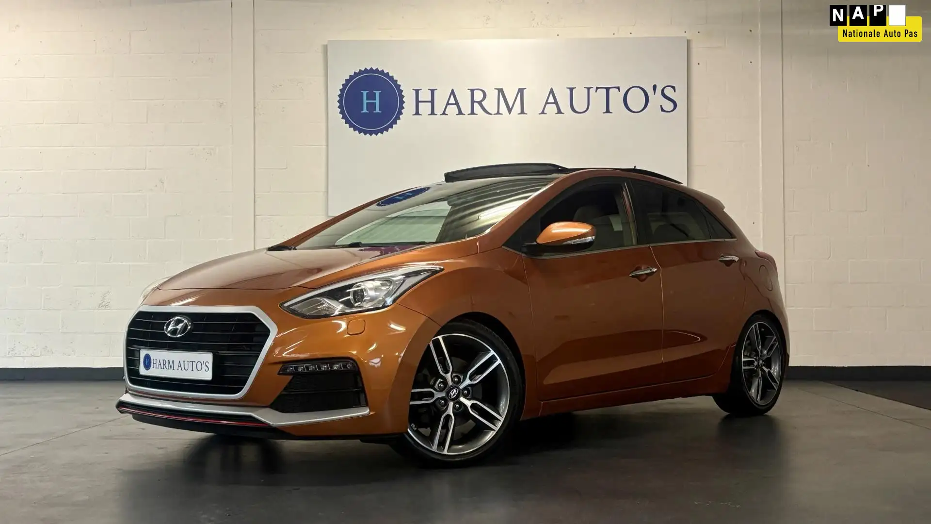 Hyundai i30 1.6 GDI Turbo 186pk Pano / Navi / Xenon / LED / CA Orange - 1