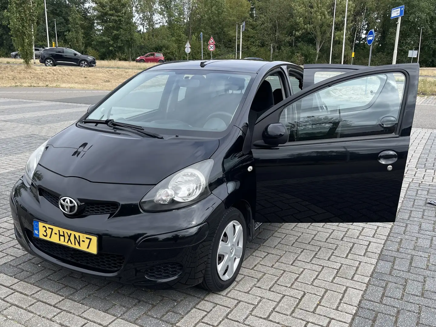 Toyota Aygo 1.0-12V Comfort Чёрный - 1
