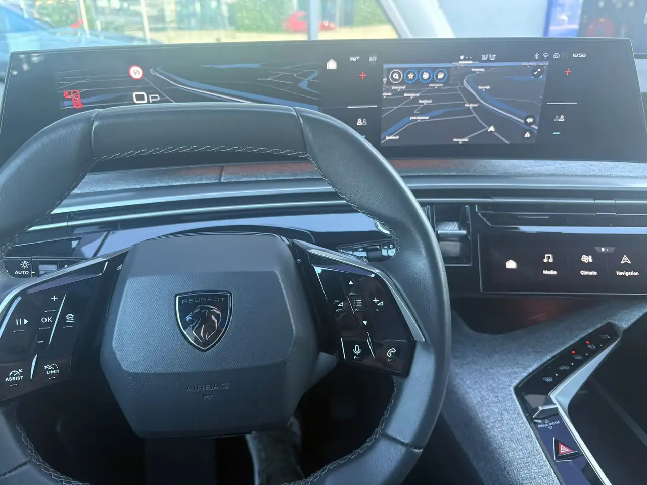 Peugeot 5008 1.2 Hybrid 145pk Allure 7 Pers. Automaat / 360 Cam, миниатюра 30