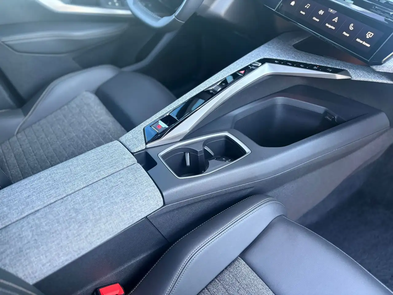 Peugeot 5008 1.2 Hybrid 145pk Allure 7 Pers. Automaat / 360 Cam, миниатюра 14
