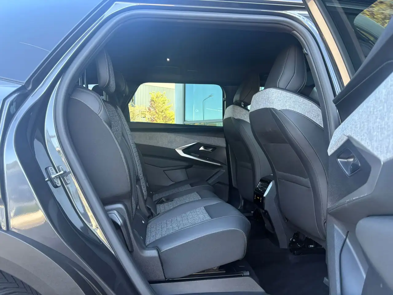Peugeot 5008 1.2 Hybrid 145pk Allure 7 Pers. Automaat / 360 Cam, миниатюра 16