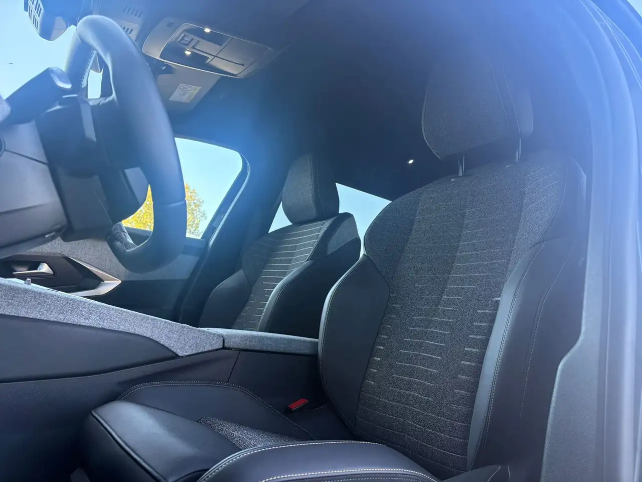 Peugeot 5008 1.2 Hybrid 145pk Allure 7 Pers. Automaat / 360 Cam, миниатюра 12