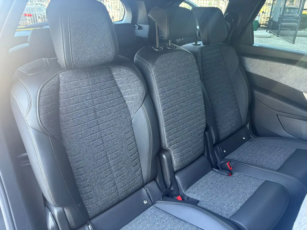 Peugeot 5008 1.2 Hybrid 145pk Allure 7 Pers. Automaat / 360 Cam, миниатюра 19