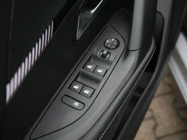 Peugeot 2008 view 10