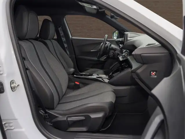 Peugeot 2008 view 11