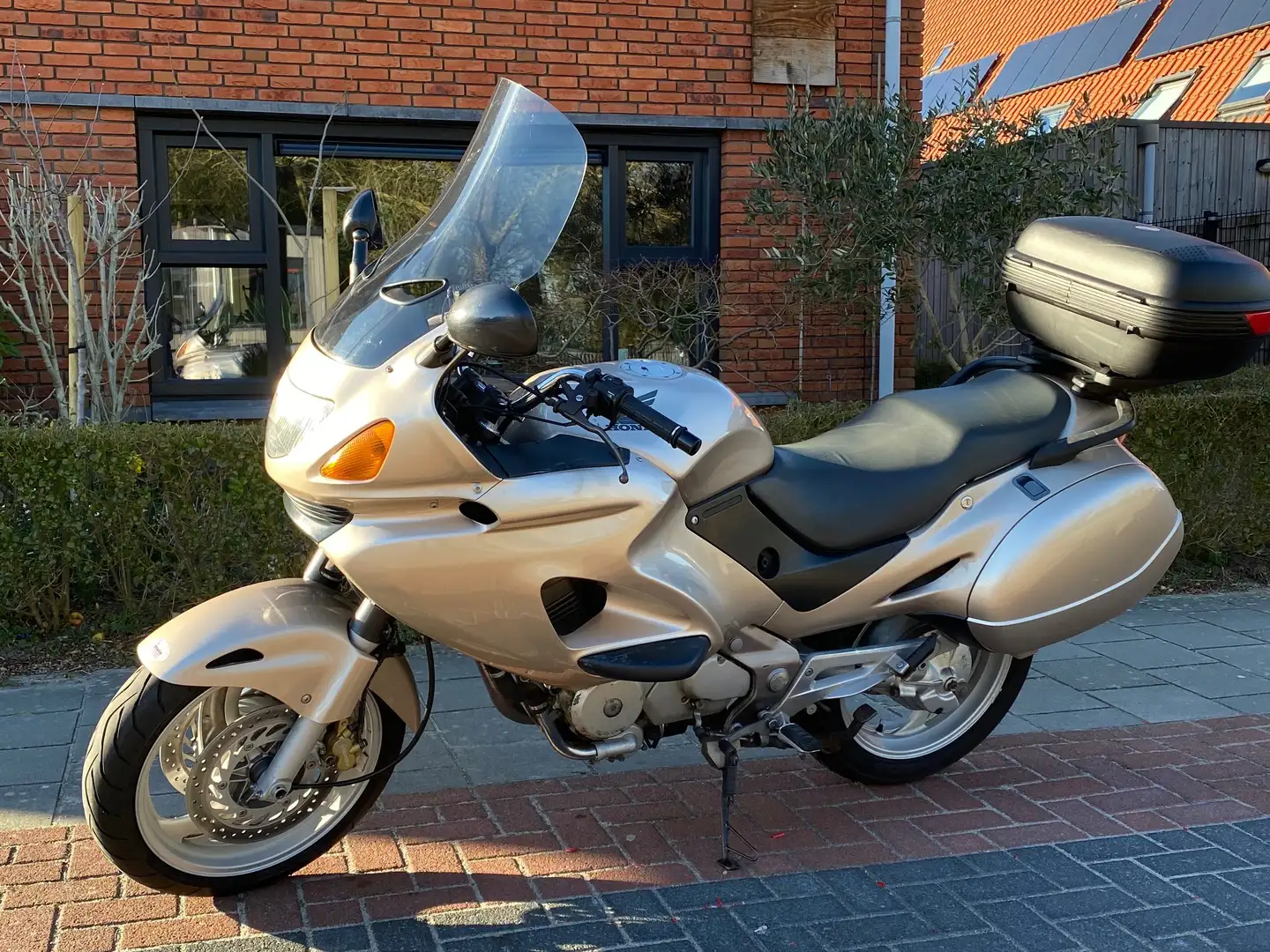 Honda Deauville 650 Золотистый - 1