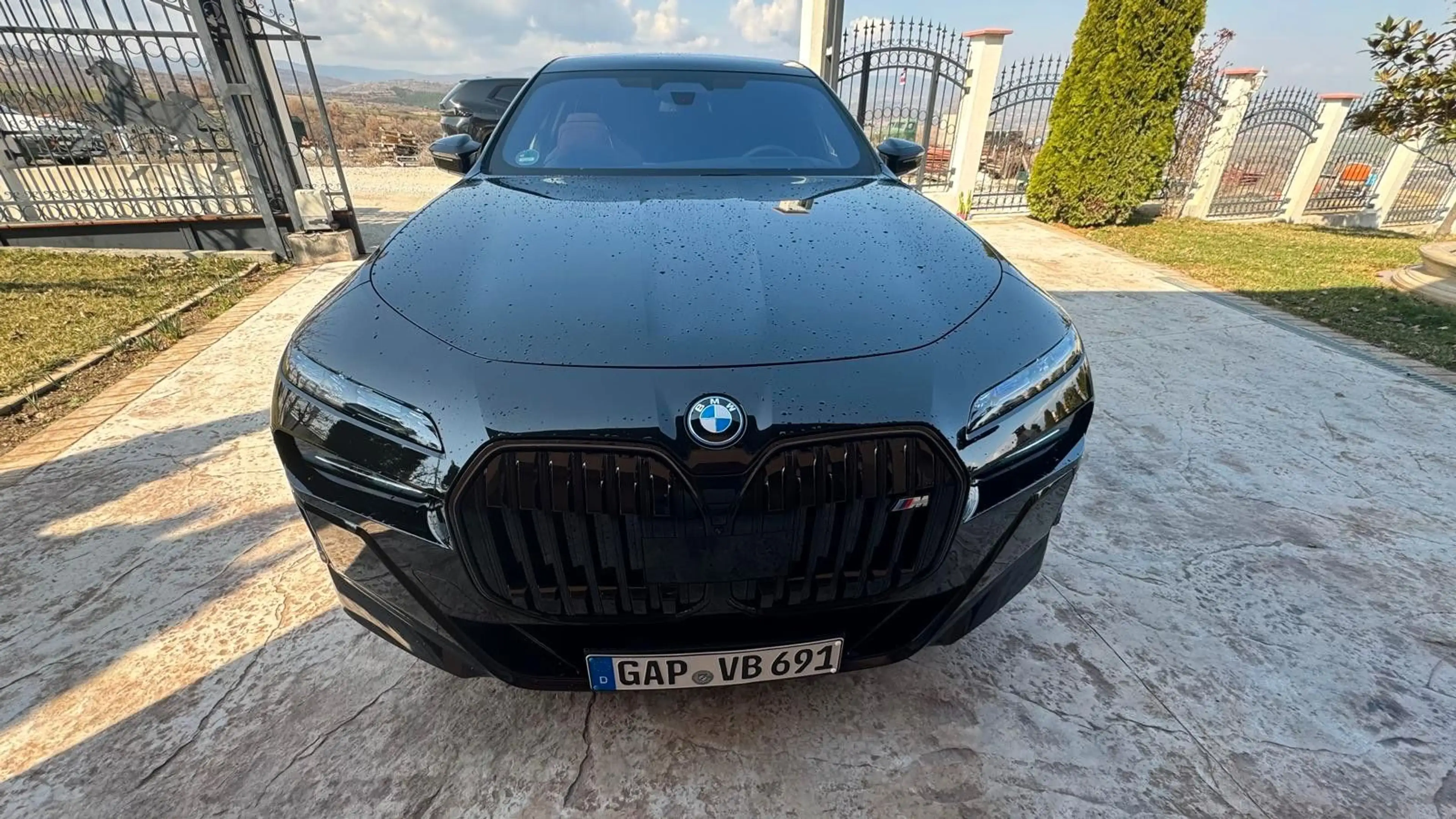 BMW 760 e xDrive M-Sport Lounge TV Iconic Sky — photo 2