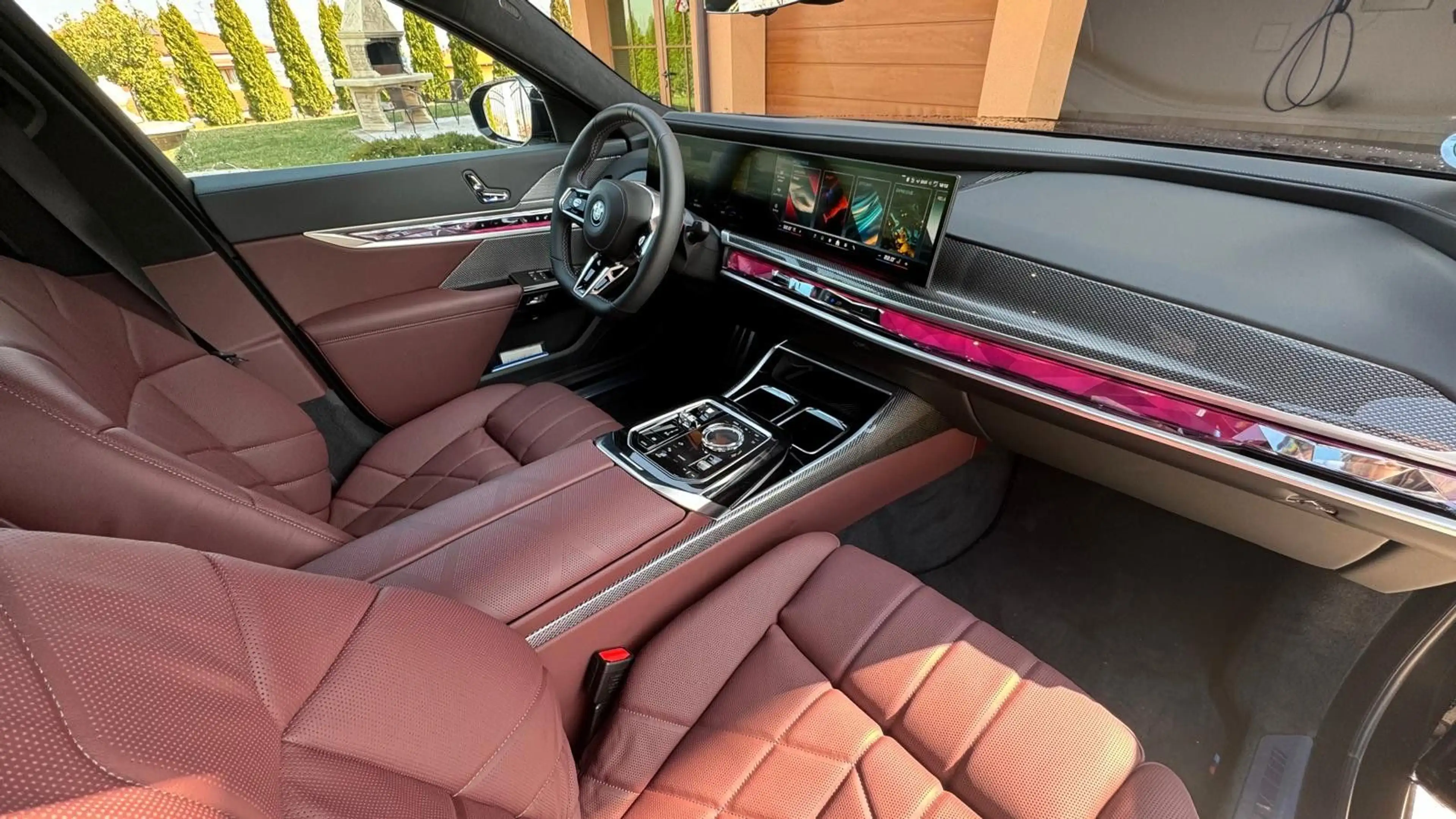 BMW 760 e xDrive M-Sport Lounge TV Iconic Sky — photo 13