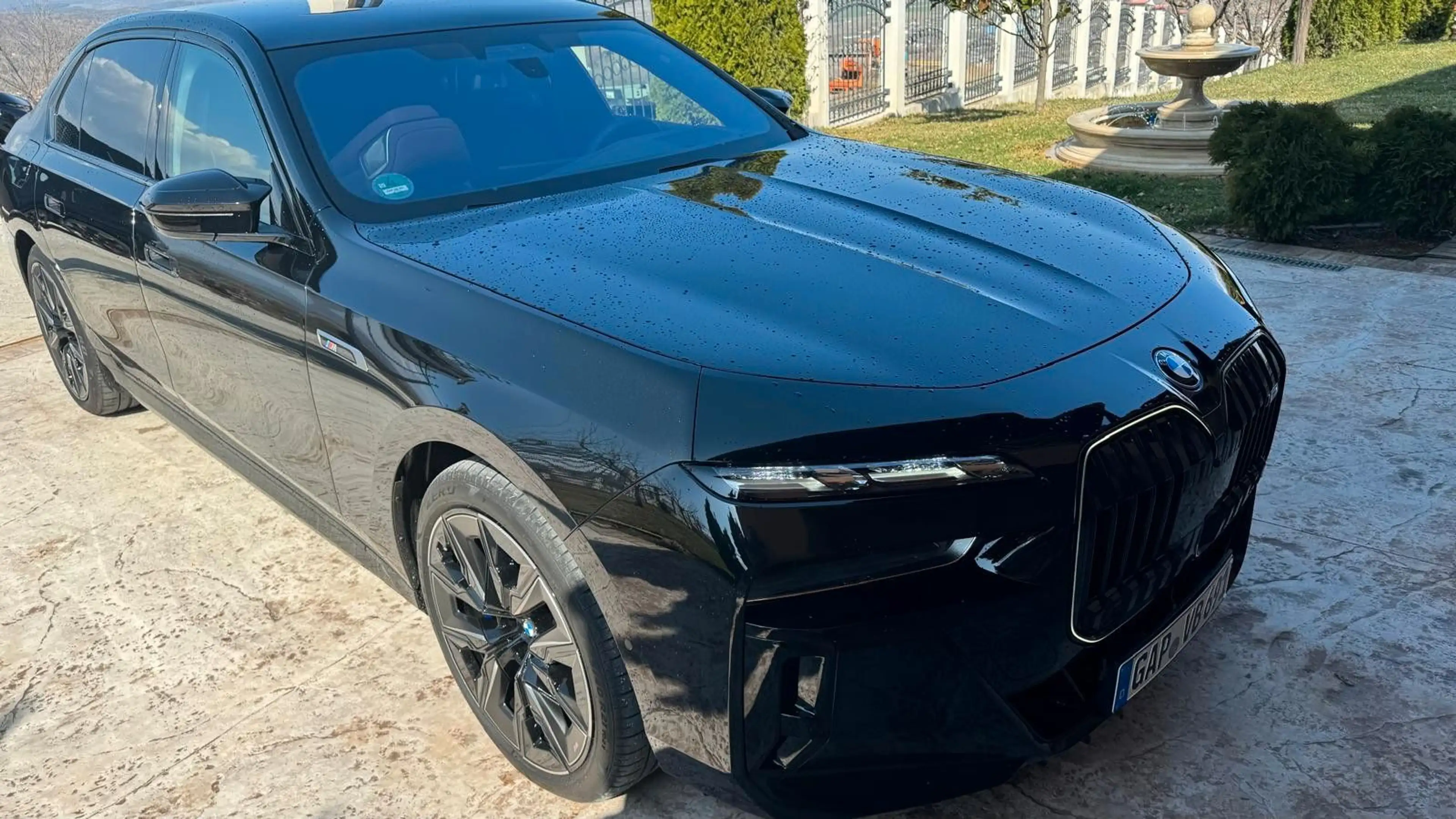 BMW 760 e xDrive M-Sport Lounge TV Iconic Sky — photo 8