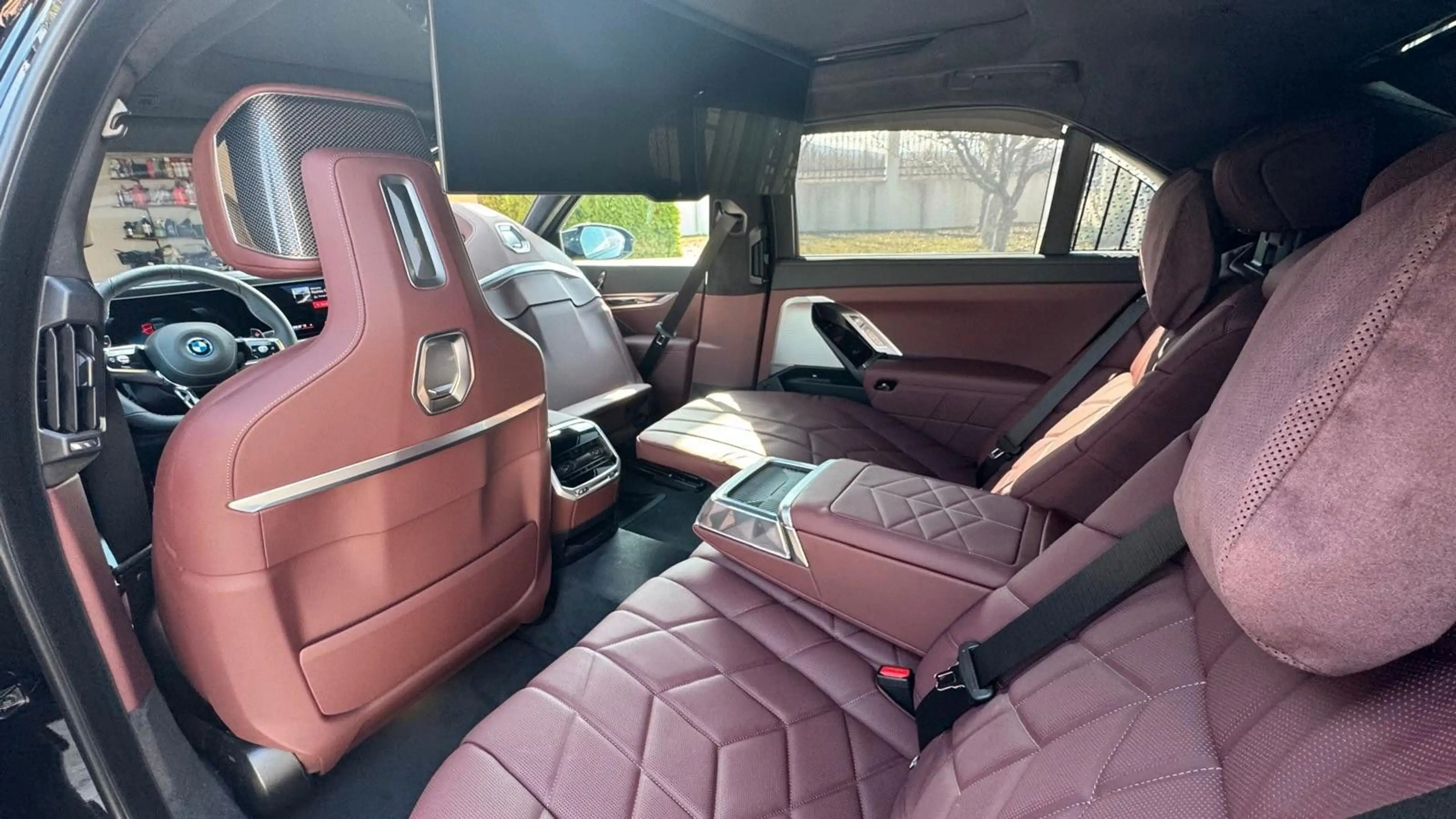 BMW 760 e xDrive M-Sport Lounge TV Iconic Sky — photo 15