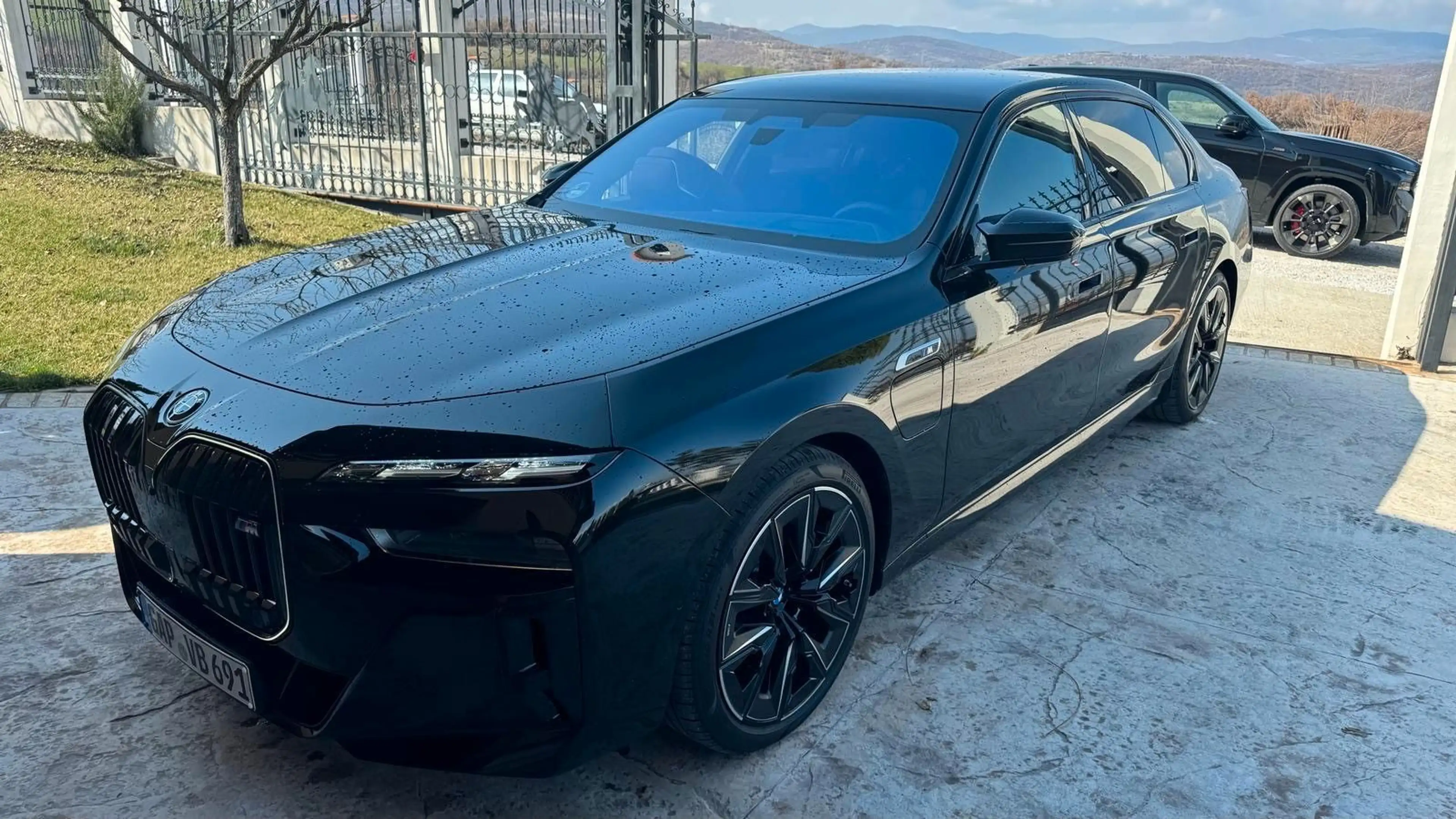 BMW 760 e xDrive M-Sport Lounge TV Iconic Sky