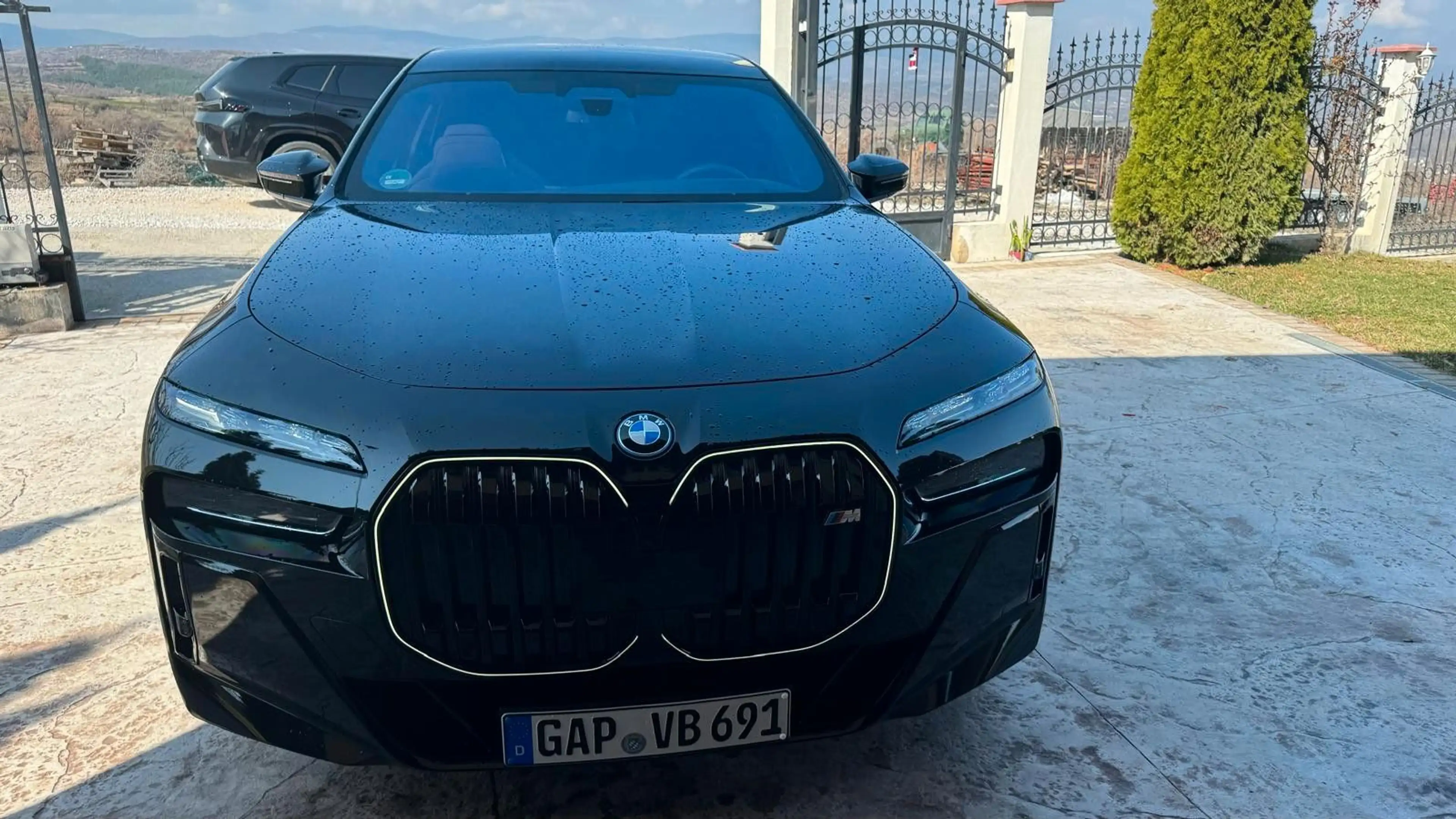 BMW 760 e xDrive M-Sport Lounge TV Iconic Sky — photo 9