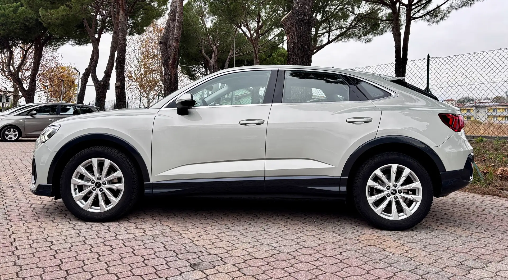 Audi Q3 Q3 Sportback 35 2.0 tdi Business Plus s-tronic Grijs - 2