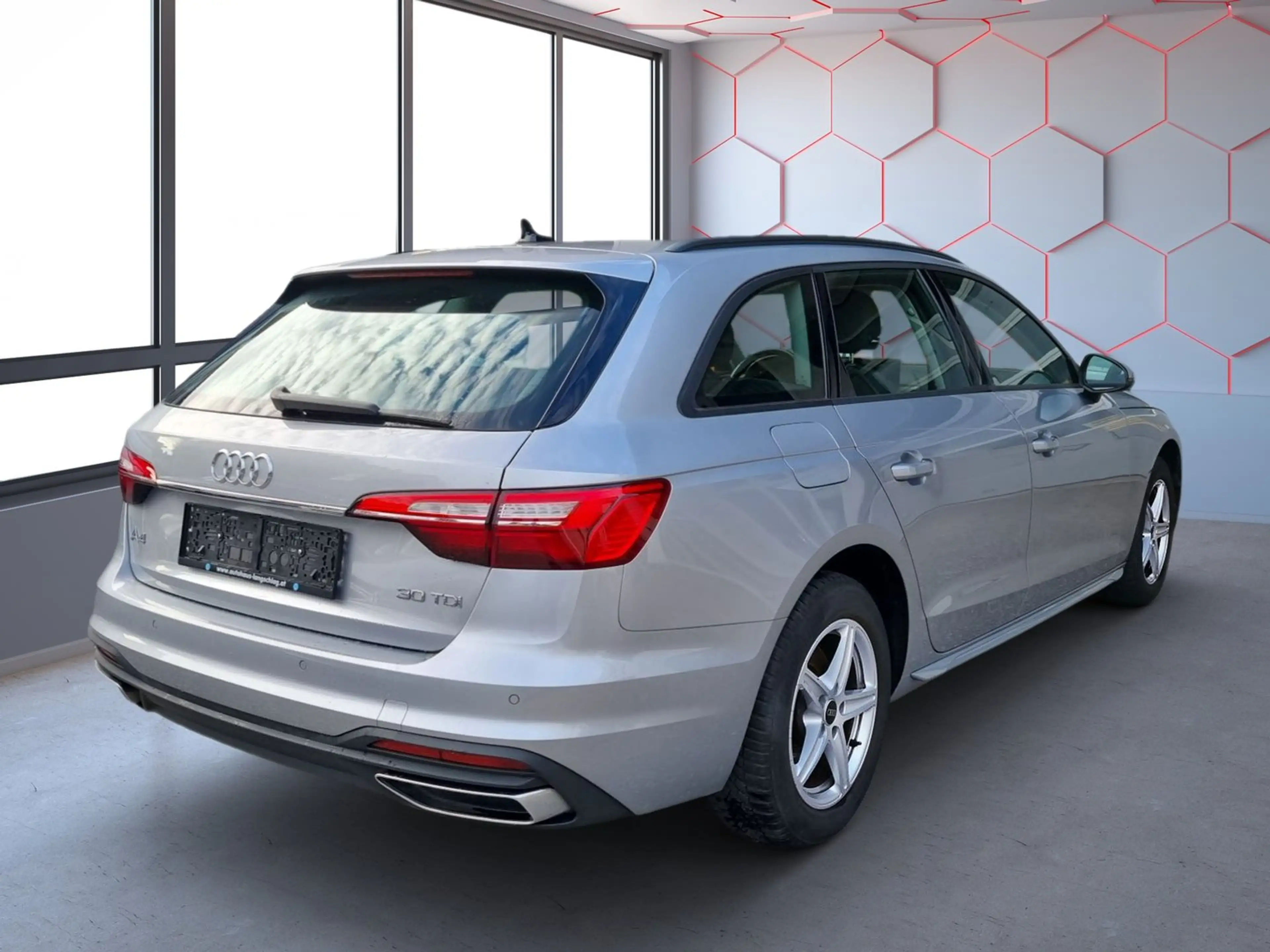 Audi A4 30 TDI — photo 4