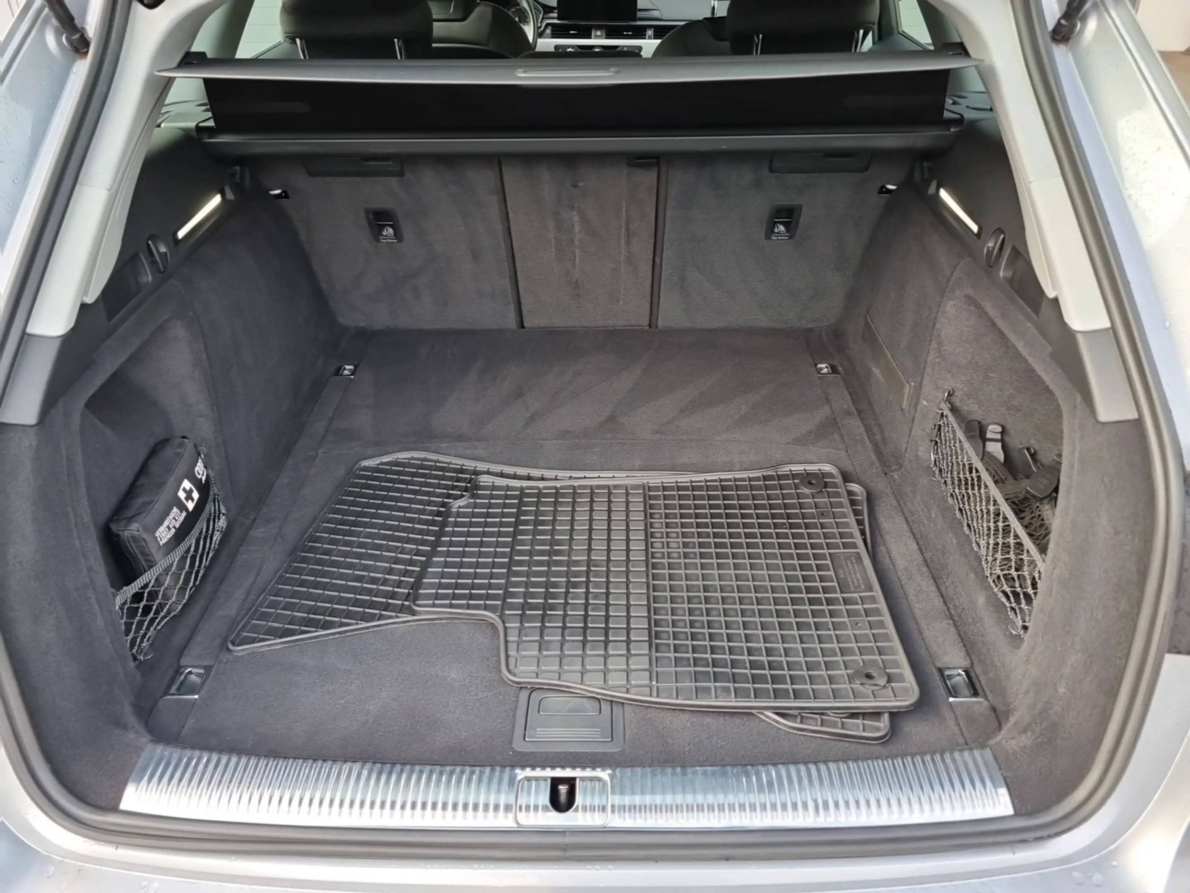 Audi A4 30 TDI — photo 9