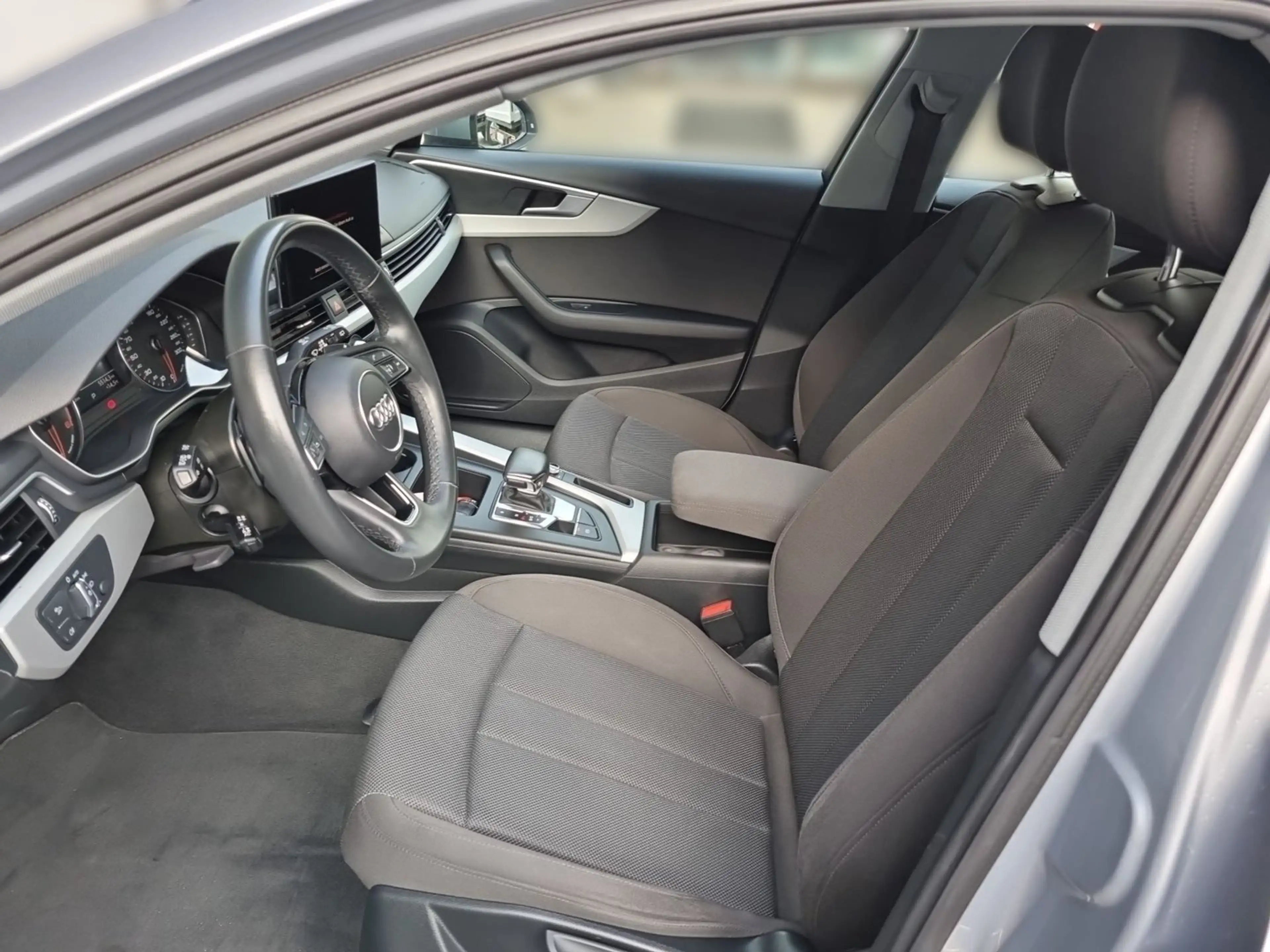 Audi A4 30 TDI — photo 12