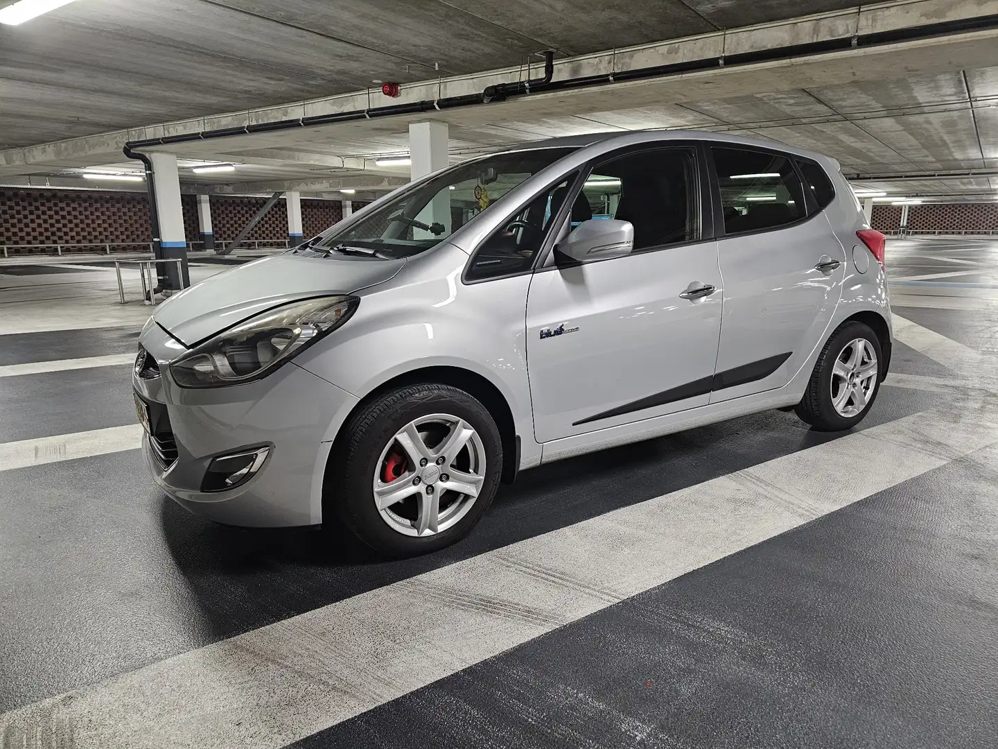 Hyundai iX20 1.4i i-Vision Grijs - 2