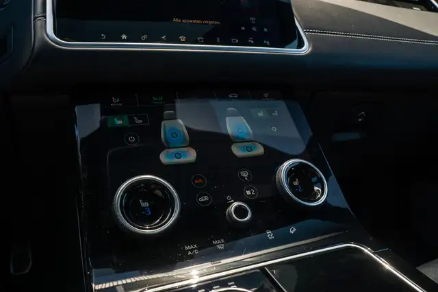 Land Rover Range Rover Velar view 27