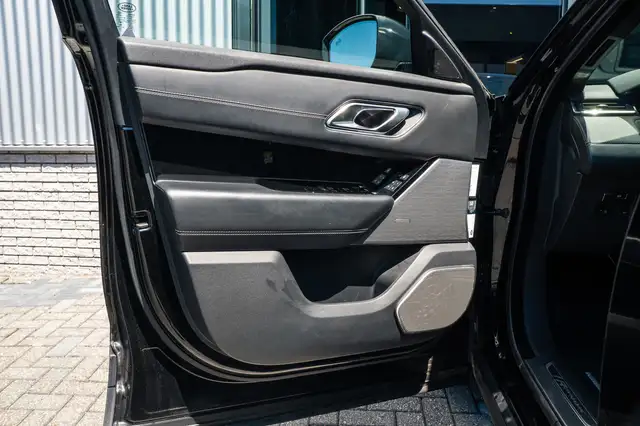 Land Rover Range Rover Velar view 17