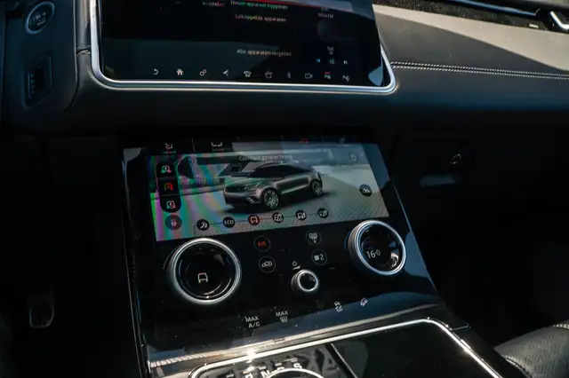 Land Rover Range Rover Velar view 29