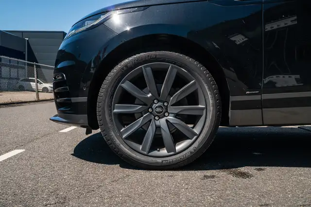 Land Rover Range Rover Velar view 10