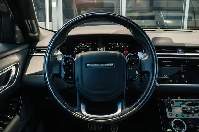 Land Rover Range Rover Velar view 18