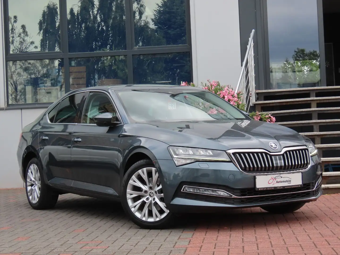 Skoda Superb Style Autom. Alcantara ACC Navi Grau - 1