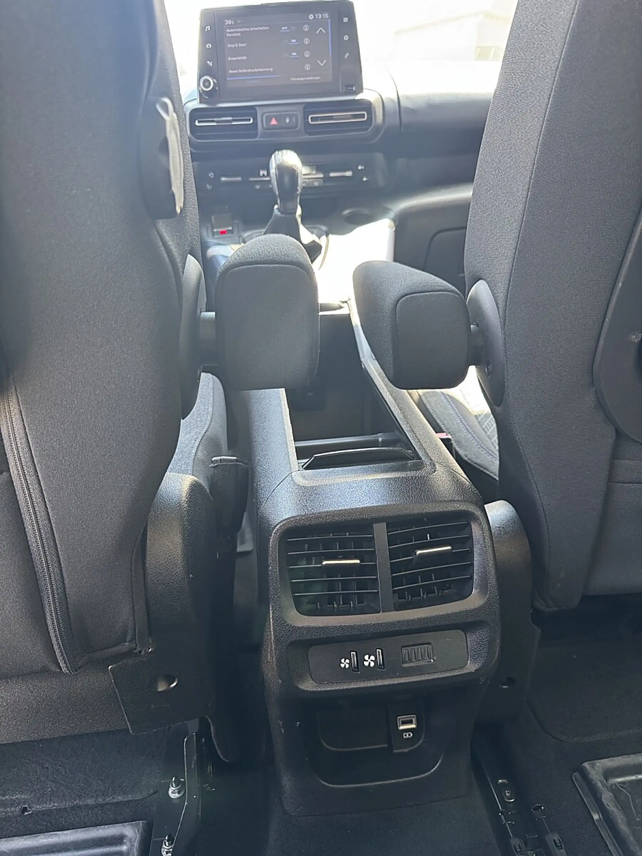 Peugeot Rifter 1,5 BlueHDI 100 S&S Allure — photo 14